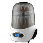 جهاز تعقيم وتجفيف المراضع وملحقاتها من Baby Brezza أبيض